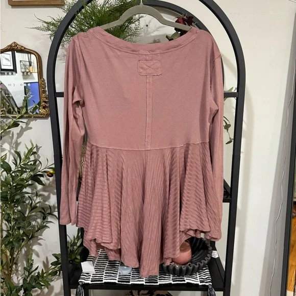 We The Free Pink Pleated blouse size small - Picture 8 of 9